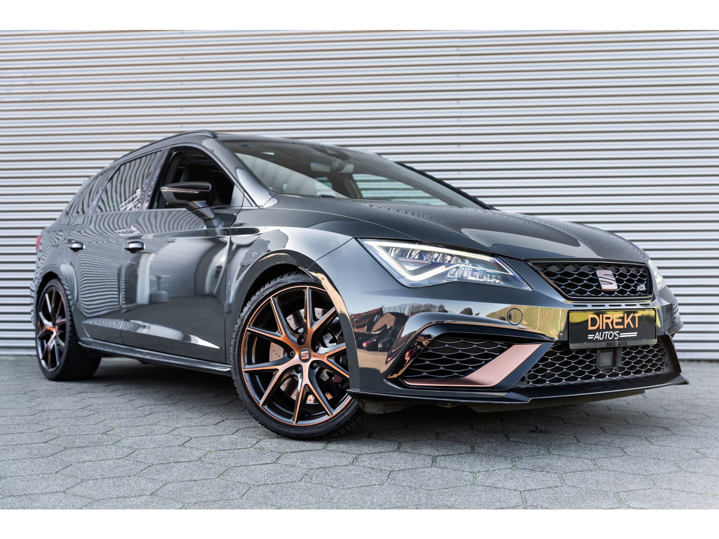 SEAT Leon ST 2.0 TSI CUPRA R 4DRIVE BLACKNESS GREY CARBON