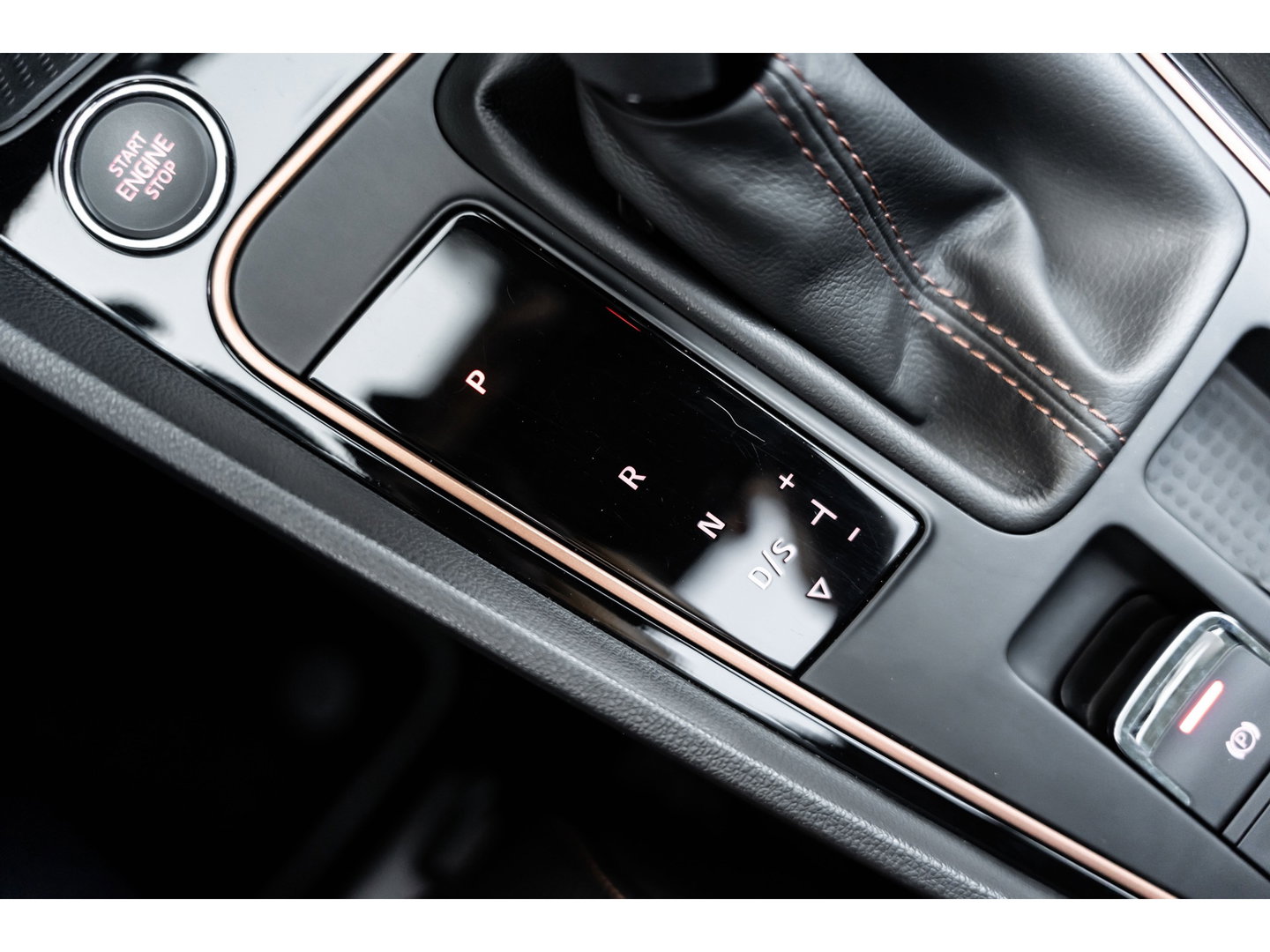 SEAT Leon ST 2.0 TSI CUPRA R 4DRIVE BLACKNESS GREY CARBON