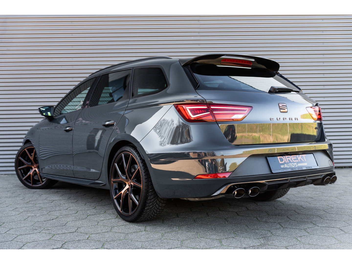 SEAT Leon ST 2.0 TSI CUPRA R 4DRIVE BLACKNESS GREY CARBON