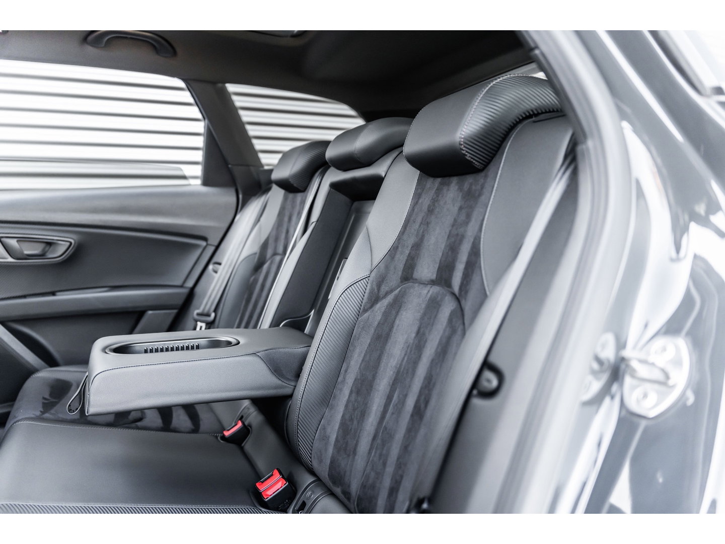 SEAT Leon ST 2.0 TSI CUPRA R 4DRIVE BLACKNESS GREY CARBON