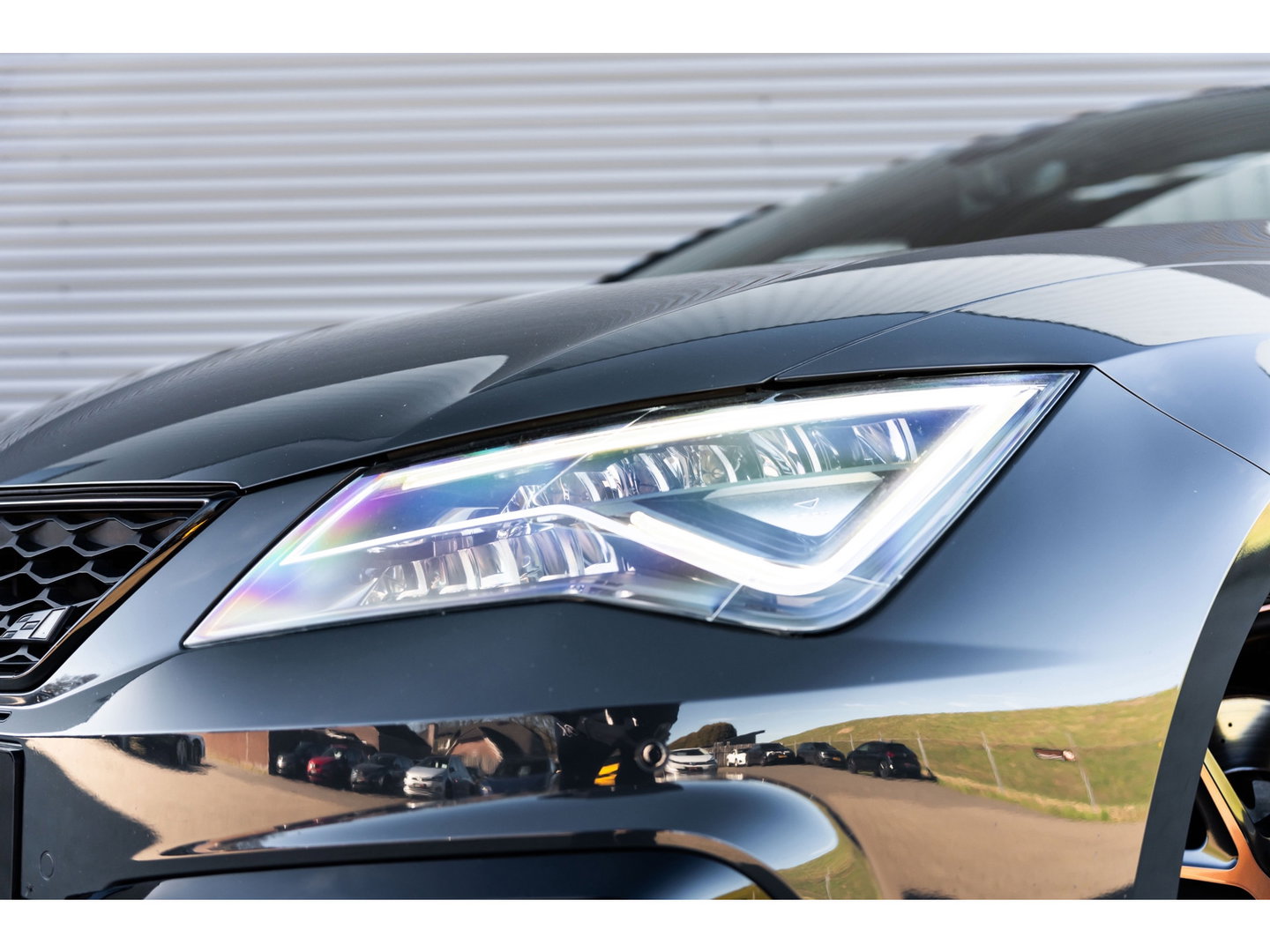 SEAT Leon ST 2.0 TSI CUPRA R 4DRIVE BLACKNESS GREY CARBON