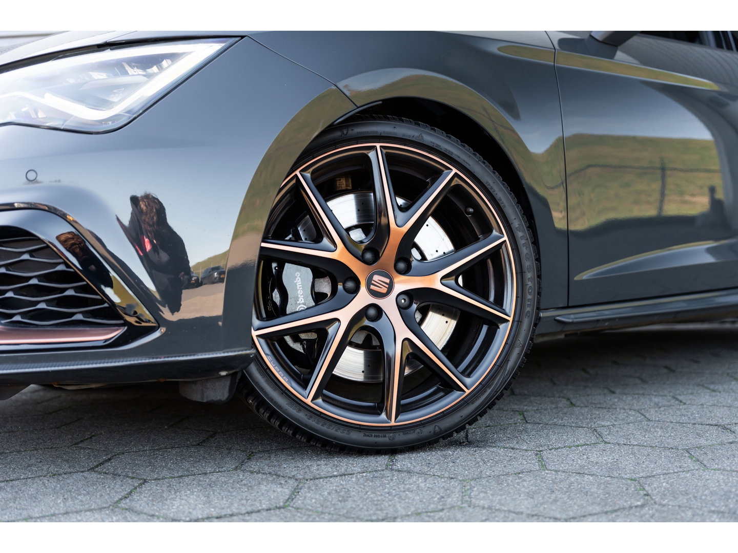 SEAT Leon ST 2.0 TSI CUPRA R 4DRIVE BLACKNESS GREY CARBON