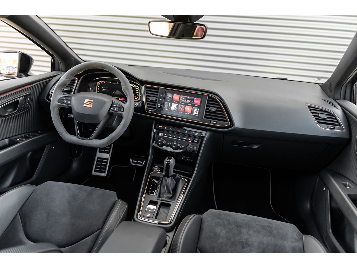 SEAT Leon ST 2.0 TSI CUPRA R 4DRIVE BLACKNESS GREY CARBON