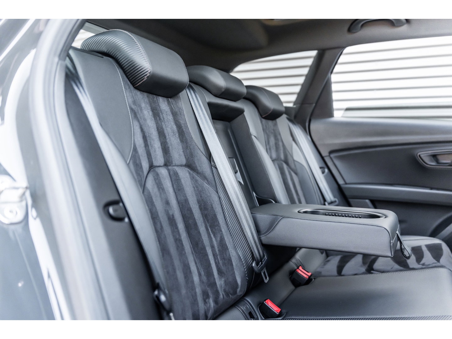 SEAT Leon ST 2.0 TSI CUPRA R 4DRIVE BLACKNESS GREY CARBON