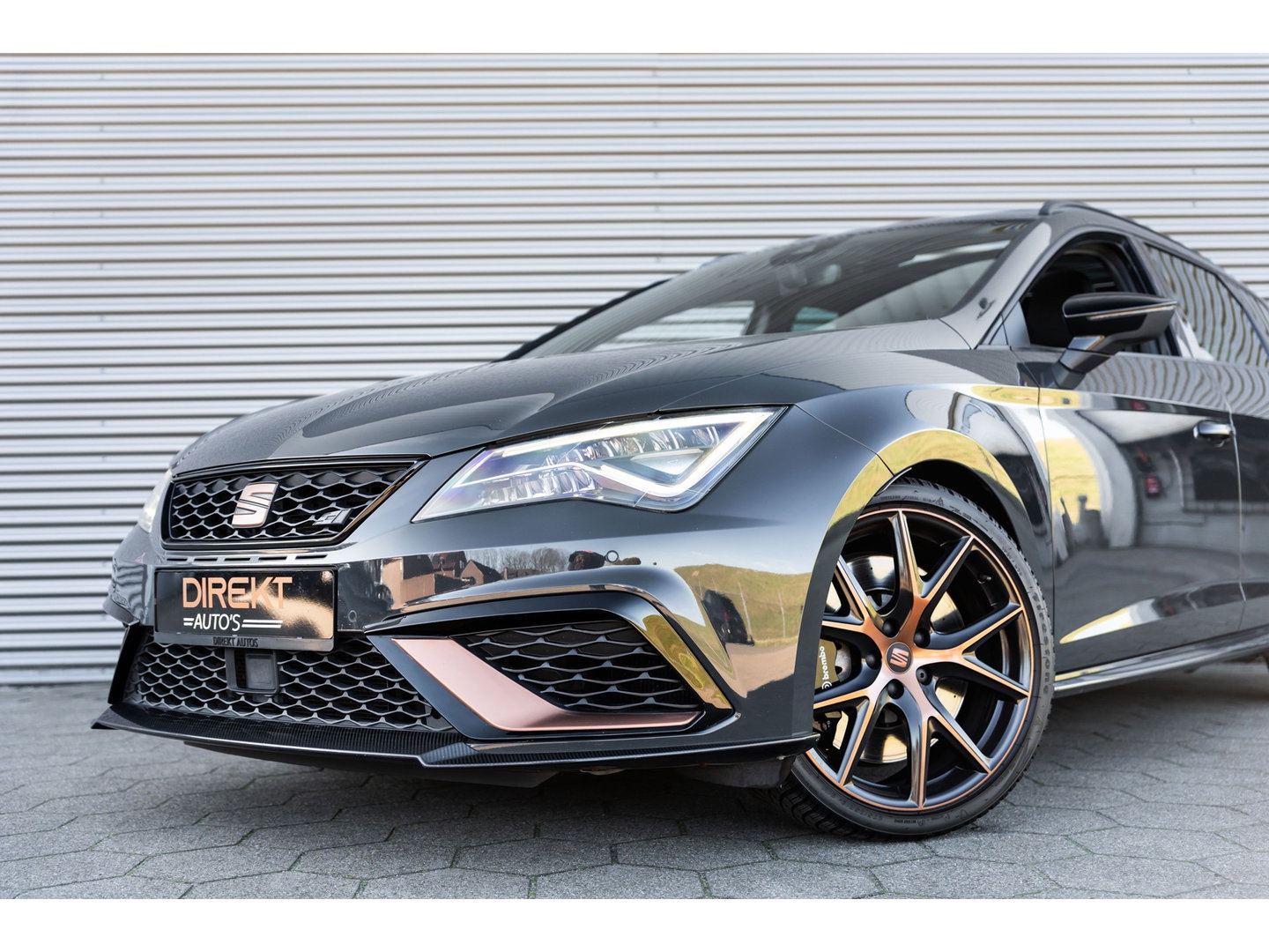 SEAT Leon ST 2.0 TSI CUPRA R 4DRIVE BLACKNESS GREY CARBON