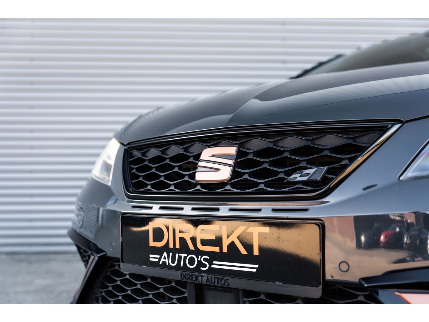 SEAT Leon ST 2.0 TSI CUPRA R 4DRIVE BLACKNESS GREY CARBON