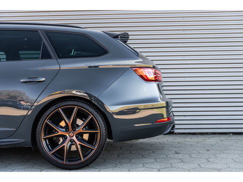 SEAT Leon ST 2.0 TSI CUPRA R 4DRIVE BLACKNESS GREY CARBON
