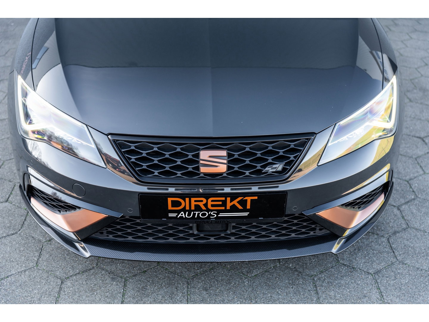 SEAT Leon ST 2.0 TSI CUPRA R 4DRIVE BLACKNESS GREY CARBON