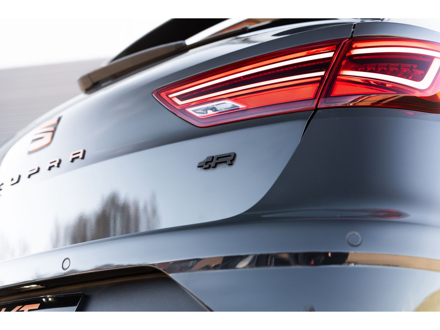 SEAT Leon ST 2.0 TSI CUPRA R 4DRIVE BLACKNESS GREY CARBON