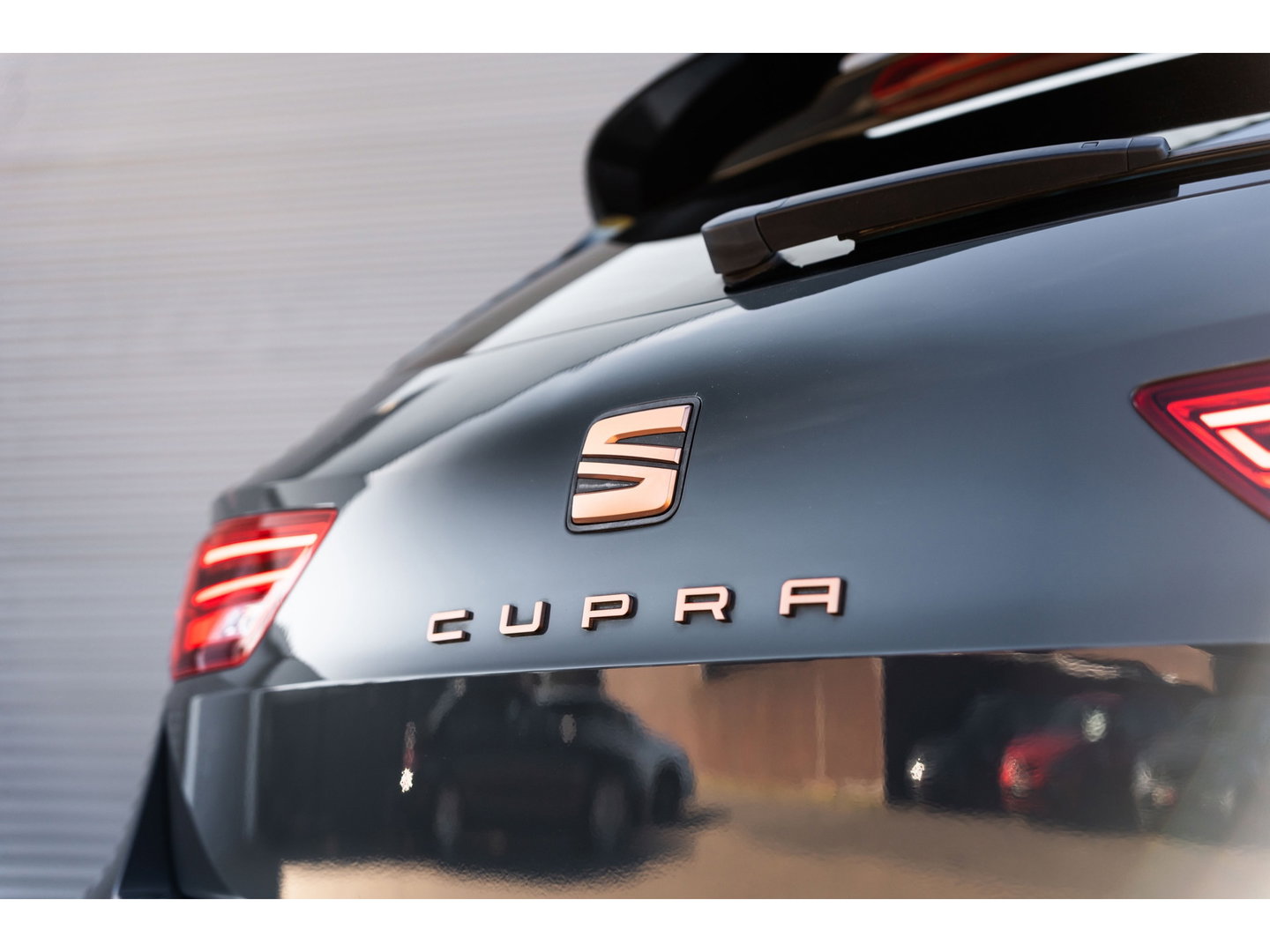 SEAT Leon ST 2.0 TSI CUPRA R 4DRIVE BLACKNESS GREY CARBON