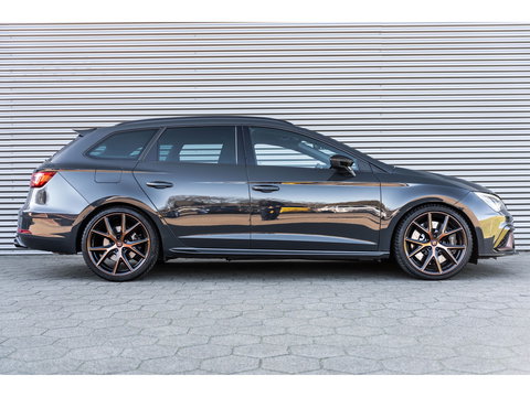 SEAT Leon ST 2.0 TSI CUPRA R 4DRIVE BLACKNESS GREY CARBON