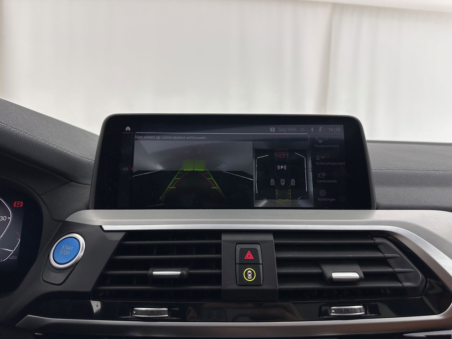 BMW iX3 High Executive 80 kWh [ 3-Fase-11kW ] {SOH-96%} (INCL-BTW) Aut. *PANO | LEATHER | HARMAN/KARDON | FULL-LED | BLINDSPOT | MEMORY-PACK | DIGI-COCKPIT | HEATED-SPORTSEATS | KEYLESS | TOPVIEW | DAB+ | NAVI-FULLMAP | HEAD-UP | PRIVACY-GLASS |