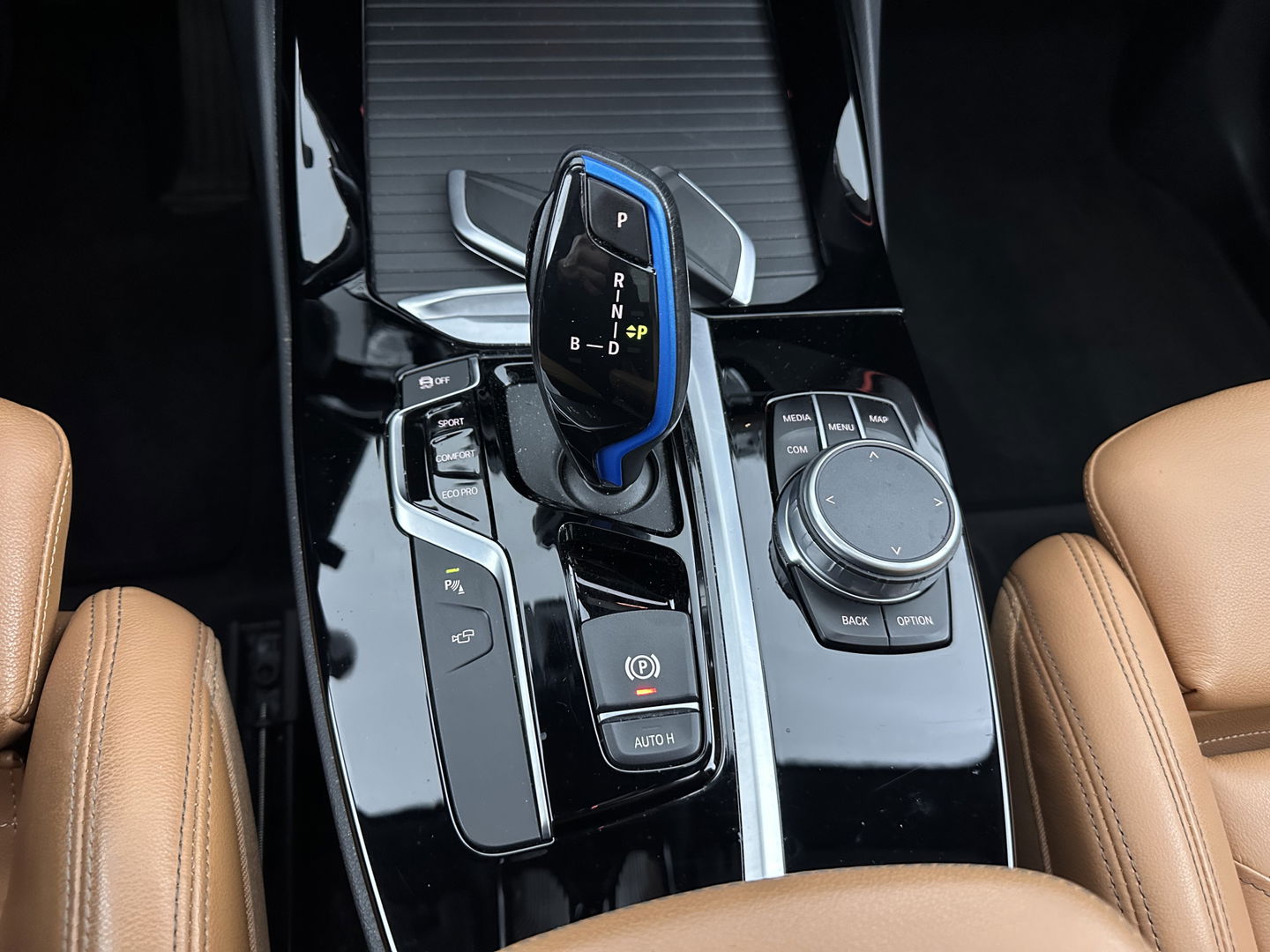 BMW iX3 High Executive 80 kWh [ 3-Fase-11kW ] {SOH-96%} (INCL-BTW) Aut. *PANO | LEATHER | HARMAN/KARDON | FULL-LED | BLINDSPOT | MEMORY-PACK | DIGI-COCKPIT | HEATED-SPORTSEATS | KEYLESS | TOPVIEW | DAB+ | NAVI-FULLMAP | HEAD-UP | PRIVACY-GLASS |