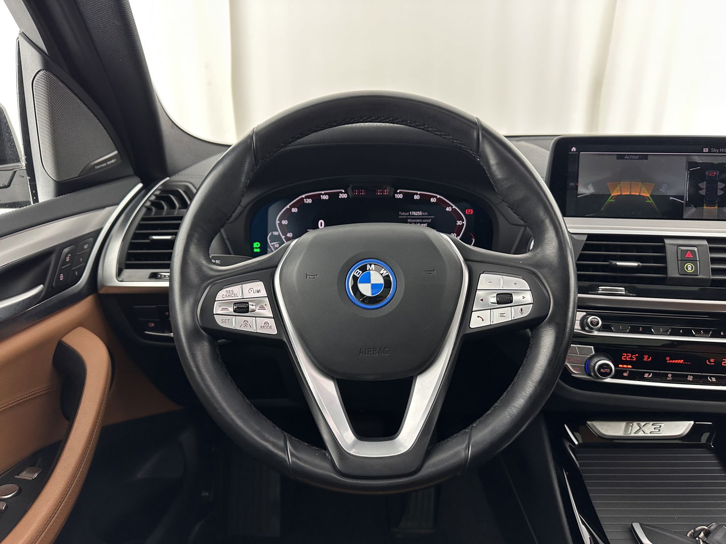BMW iX3 High Executive 80 kWh [ 3-Fase-11kW ] {SOH-96%} (INCL-BTW) Aut. *PANO | LEATHER | HARMAN/KARDON | FULL-LED | BLINDSPOT | MEMORY-PACK | DIGI-COCKPIT | HEATED-SPORTSEATS | KEYLESS | TOPVIEW | DAB+ | NAVI-FULLMAP | HEAD-UP | PRIVACY-GLASS |