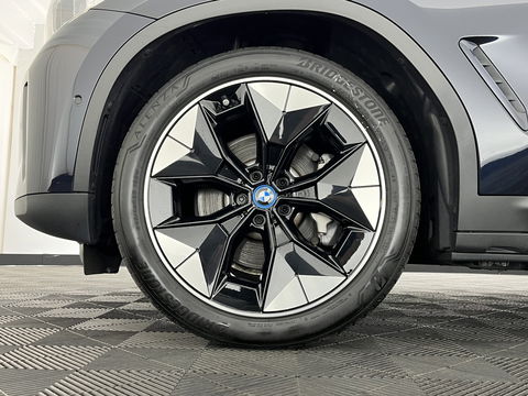 BMW iX3 High Executive 80 kWh [ 3-Fase-11kW ] {SOH-96%} (INCL-BTW) Aut. *PANO | LEATHER | HARMAN/KARDON | FULL-LED | BLINDSPOT | MEMORY-PACK | DIGI-COCKPIT | HEATED-SPORTSEATS | KEYLESS | TOPVIEW | DAB+ | NAVI-FULLMAP | HEAD-UP | PRIVACY-GLASS |