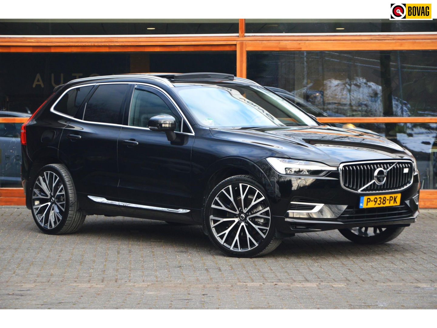 Volvo XC60 Hybride T6 AWD R-Design | Head-Up Display | Panoramadak | Harman/Kardon | Trekhaak | Rondom stoelverwarming | Memory |
