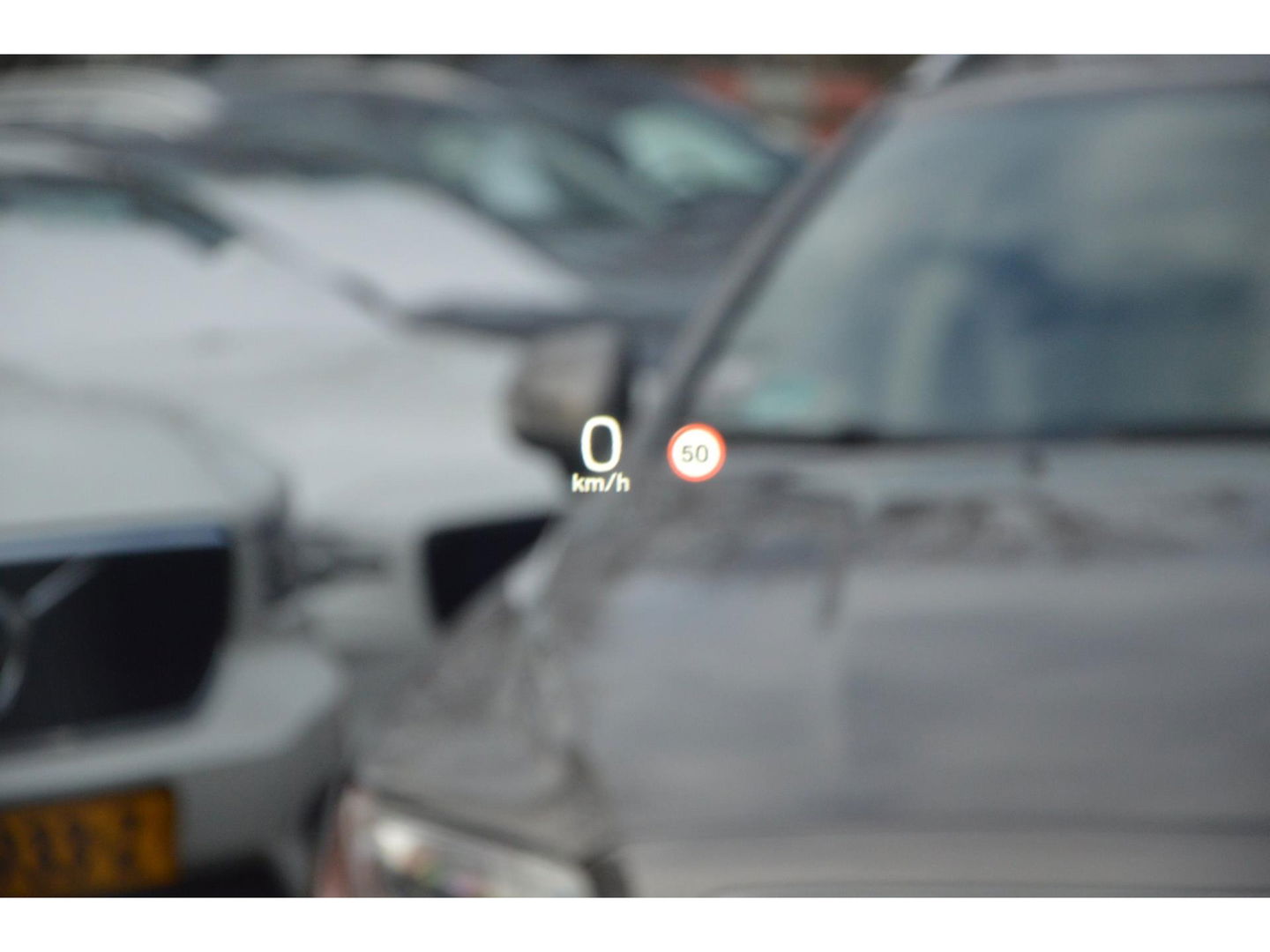 Volvo XC60 Hybride T6 AWD R-Design | Head-Up Display | Panoramadak | Harman/Kardon | Trekhaak | Rondom stoelverwarming | Memory |