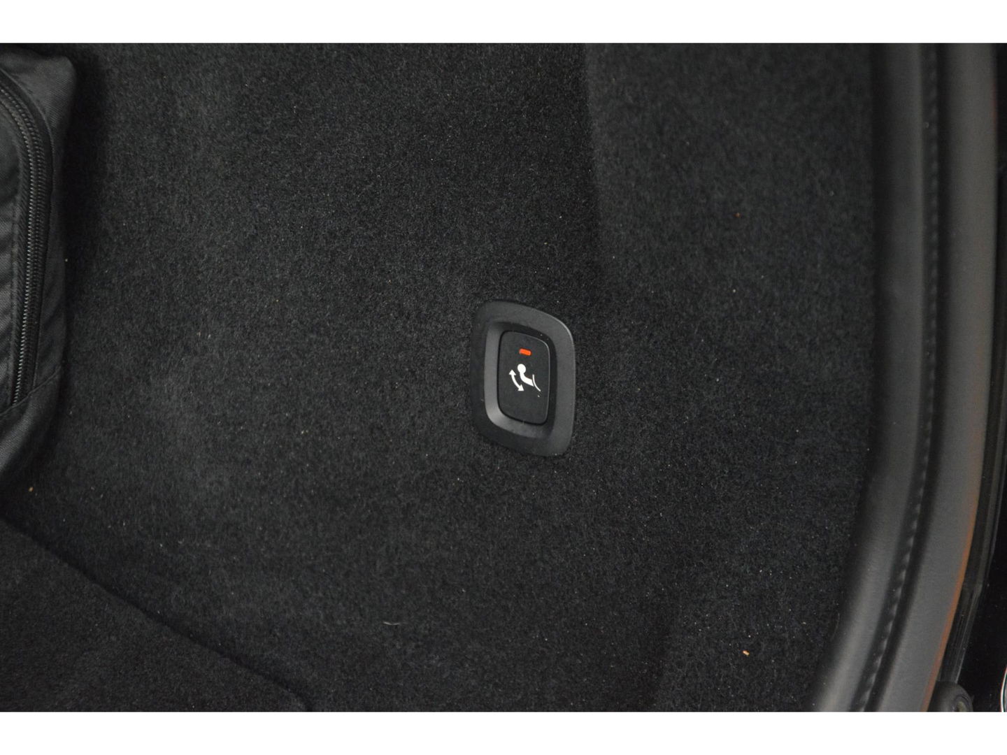 Volvo XC60 Hybride T6 AWD R-Design | Head-Up Display | Panoramadak | Harman/Kardon | Trekhaak | Rondom stoelverwarming | Memory |