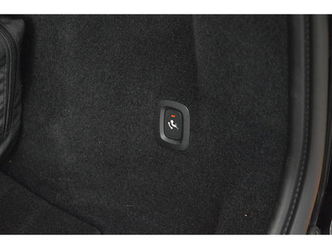 Volvo XC60 Hybride T6 AWD R-Design | Head-Up Display | Panoramadak | Harman/Kardon | Trekhaak | Rondom stoelverwarming | Memory |