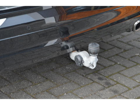 Volvo XC60 Hybride T6 AWD R-Design | Head-Up Display | Panoramadak | Harman/Kardon | Trekhaak | Rondom stoelverwarming | Memory |