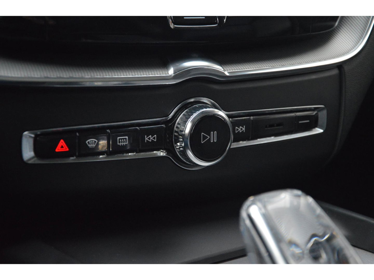 Volvo XC60 Hybride T6 AWD R-Design | Head-Up Display | Panoramadak | Harman/Kardon | Trekhaak | Rondom stoelverwarming | Memory |