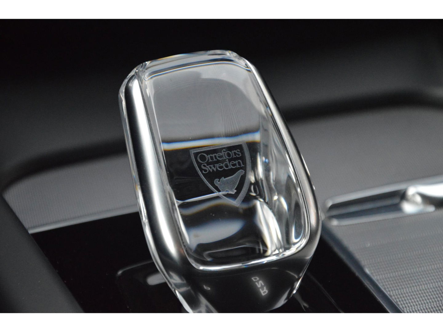 Volvo XC60 Hybride T6 AWD R-Design | Head-Up Display | Panoramadak | Harman/Kardon | Trekhaak | Rondom stoelverwarming | Memory |