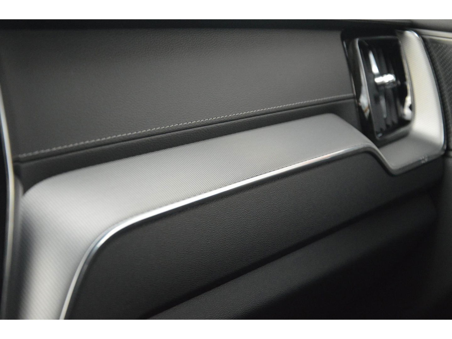 Volvo XC60 Hybride T6 AWD R-Design | Head-Up Display | Panoramadak | Harman/Kardon | Trekhaak | Rondom stoelverwarming | Memory |