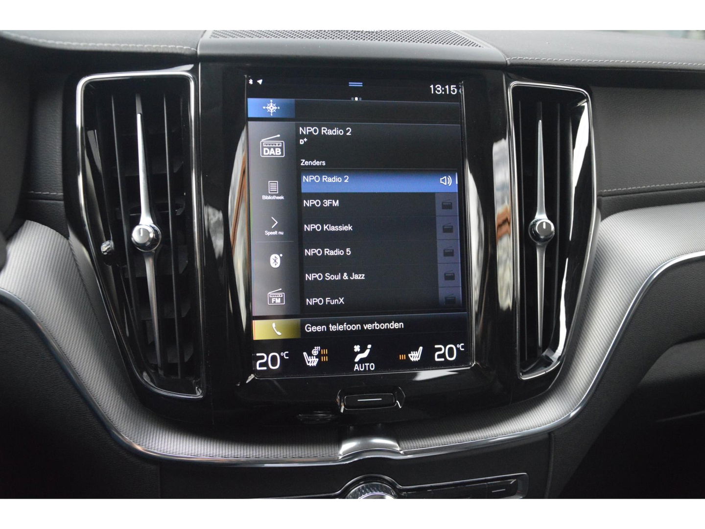 Volvo XC60 Hybride T6 AWD R-Design | Head-Up Display | Panoramadak | Harman/Kardon | Trekhaak | Rondom stoelverwarming | Memory |