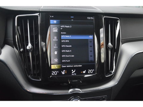 Volvo XC60 Hybride T6 AWD R-Design | Head-Up Display | Panoramadak | Harman/Kardon | Trekhaak | Rondom stoelverwarming | Memory |