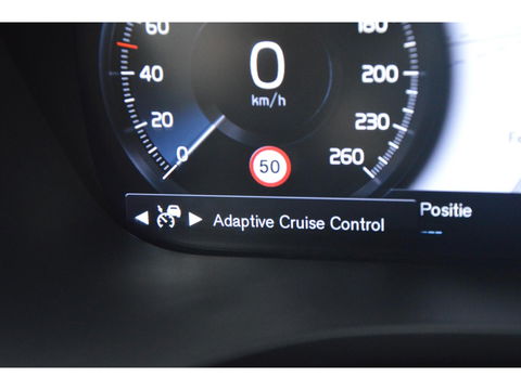 Volvo XC60 Hybride T6 AWD R-Design | Head-Up Display | Panoramadak | Harman/Kardon | Trekhaak | Rondom stoelverwarming | Memory |