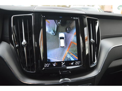 Volvo XC60 Hybride T6 AWD R-Design | Head-Up Display | Panoramadak | Harman/Kardon | Trekhaak | Rondom stoelverwarming | Memory |