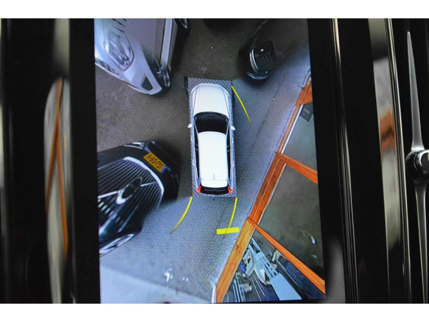 Volvo XC60 Hybride T6 AWD R-Design | Head-Up Display | Panoramadak | Harman/Kardon | Trekhaak | Rondom stoelverwarming | Memory |