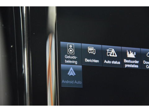 Volvo XC60 Hybride T6 AWD R-Design | Head-Up Display | Panoramadak | Harman/Kardon | Trekhaak | Rondom stoelverwarming | Memory |