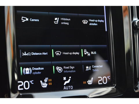 Volvo XC60 Hybride T6 AWD R-Design | Head-Up Display | Panoramadak | Harman/Kardon | Trekhaak | Rondom stoelverwarming | Memory |