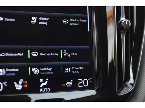 Volvo XC60 Hybride T6 AWD R-Design | Head-Up Display | Panoramadak | Harman/Kardon | Trekhaak | Rondom stoelverwarming | Memory |