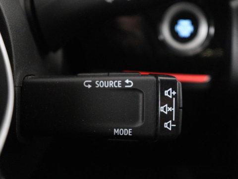 Renault Arkana 1.6 E-Tech Hybrid 145 R.S. Line | Leder/Alcantara | Stoelverwarming | Adaptive cruise | Camera | Carplay | Keyless | Park Assist | Full LED | Navigatie | File Assistent