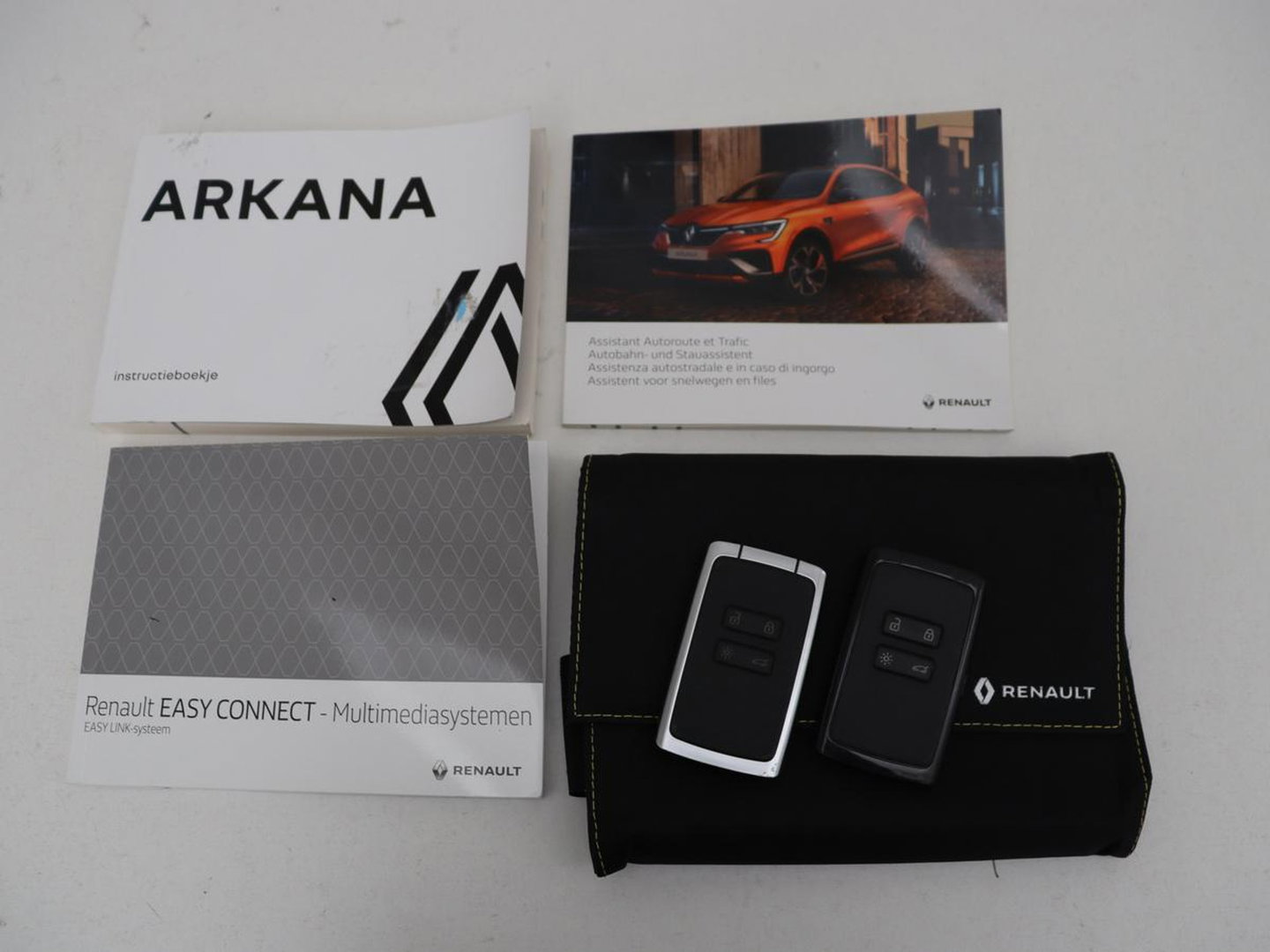 Renault Arkana 1.6 E-Tech Hybrid 145 R.S. Line | Leder/Alcantara | Stoelverwarming | Adaptive cruise | Camera | Carplay | Keyless | Park Assist | Full LED | Navigatie | File Assistent