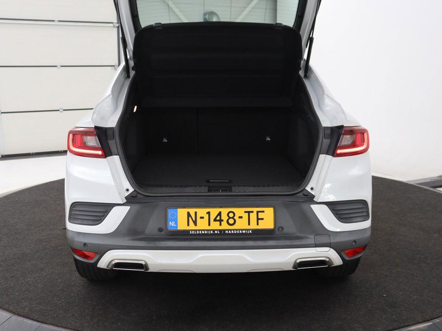 Renault Arkana 1.6 E-Tech Hybrid 145 R.S. Line | Leder/Alcantara | Stoelverwarming | Adaptive cruise | Camera | Carplay | Keyless | Park Assist | Full LED | Navigatie | File Assistent