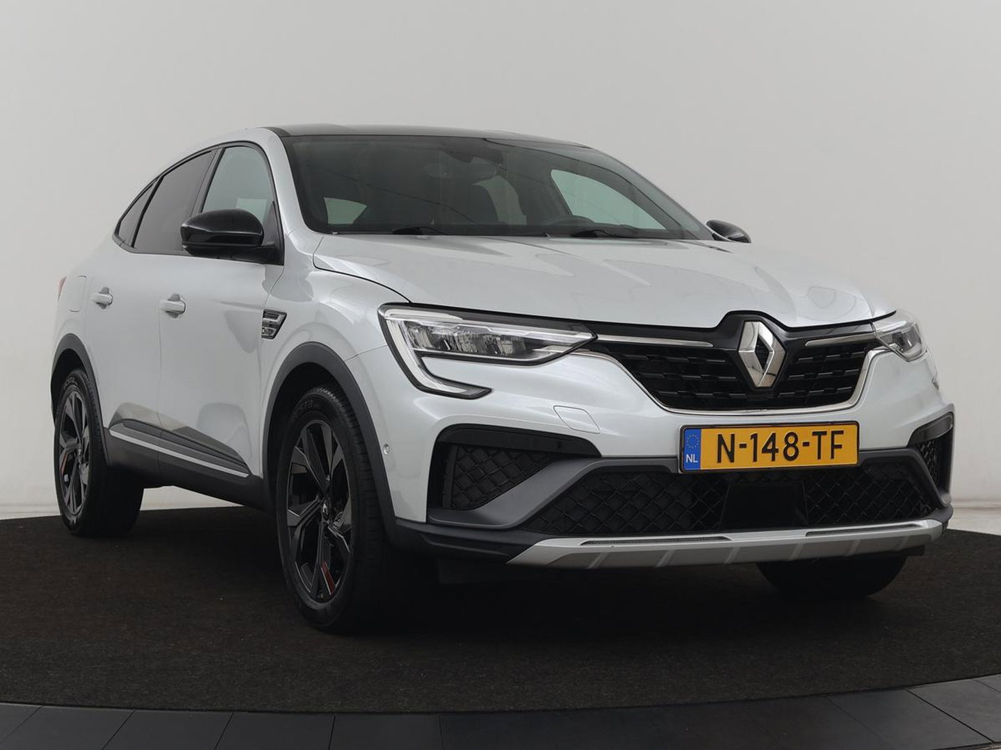 Renault Arkana 1.6 E-Tech Hybrid 145 R.S. Line | Leder/Alcantara | Stoelverwarming | Adaptive cruise | Camera | Carplay | Keyless | Park Assist | Full LED | Navigatie | File Assistent