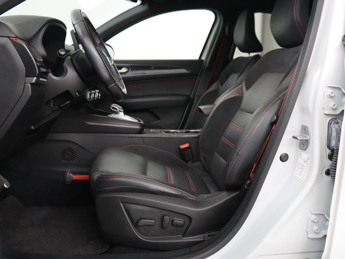 Renault Arkana 1.6 E-Tech Hybrid 145 R.S. Line | Leder/Alcantara | Stoelverwarming | Adaptive cruise | Camera | Carplay | Keyless | Park Assist | Full LED | Navigatie | File Assistent