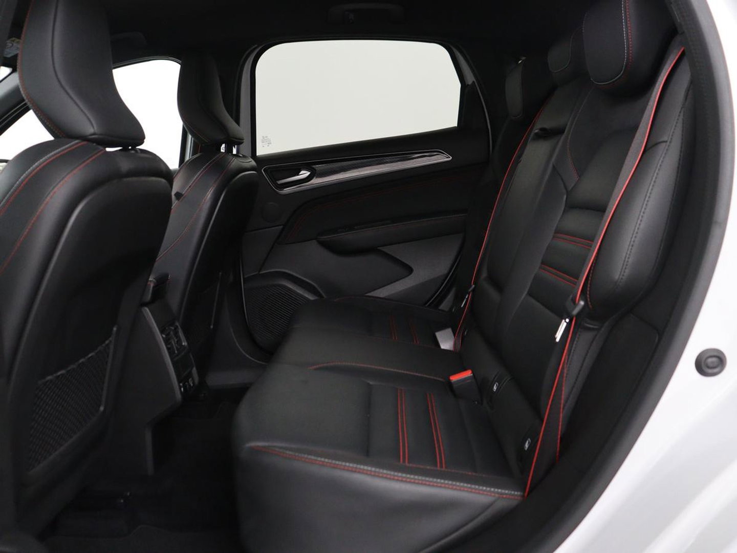 Renault Arkana 1.6 E-Tech Hybrid 145 R.S. Line | Leder/Alcantara | Stoelverwarming | Adaptive cruise | Camera | Carplay | Keyless | Park Assist | Full LED | Navigatie | File Assistent