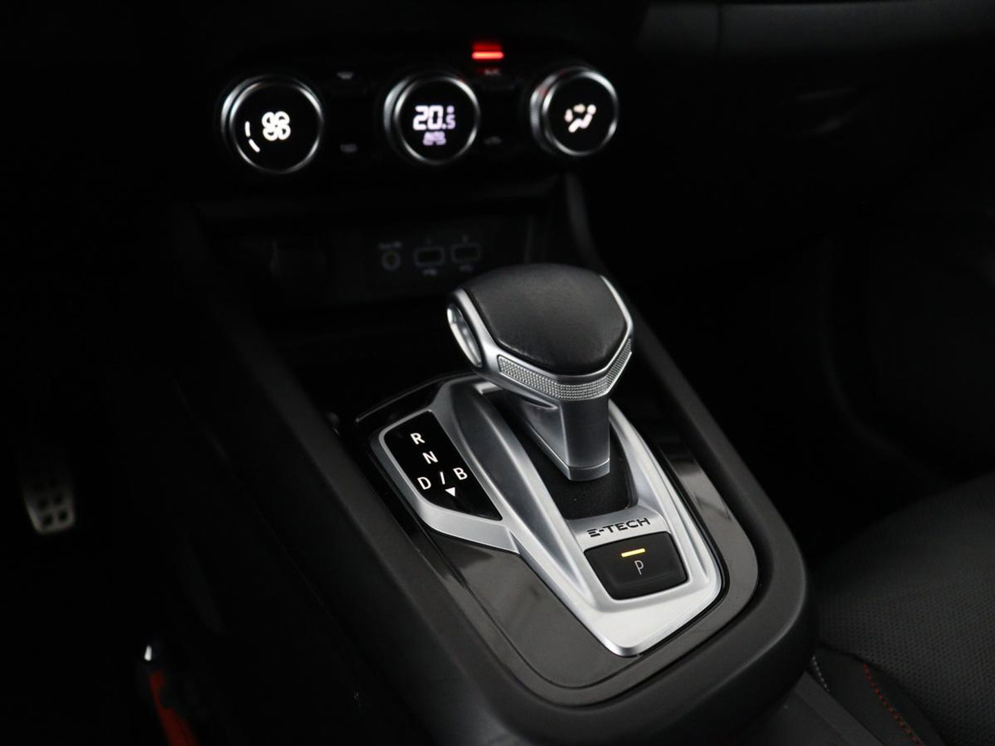 Renault Arkana 1.6 E-Tech Hybrid 145 R.S. Line | Leder/Alcantara | Stoelverwarming | Adaptive cruise | Camera | Carplay | Keyless | Park Assist | Full LED | Navigatie | File Assistent