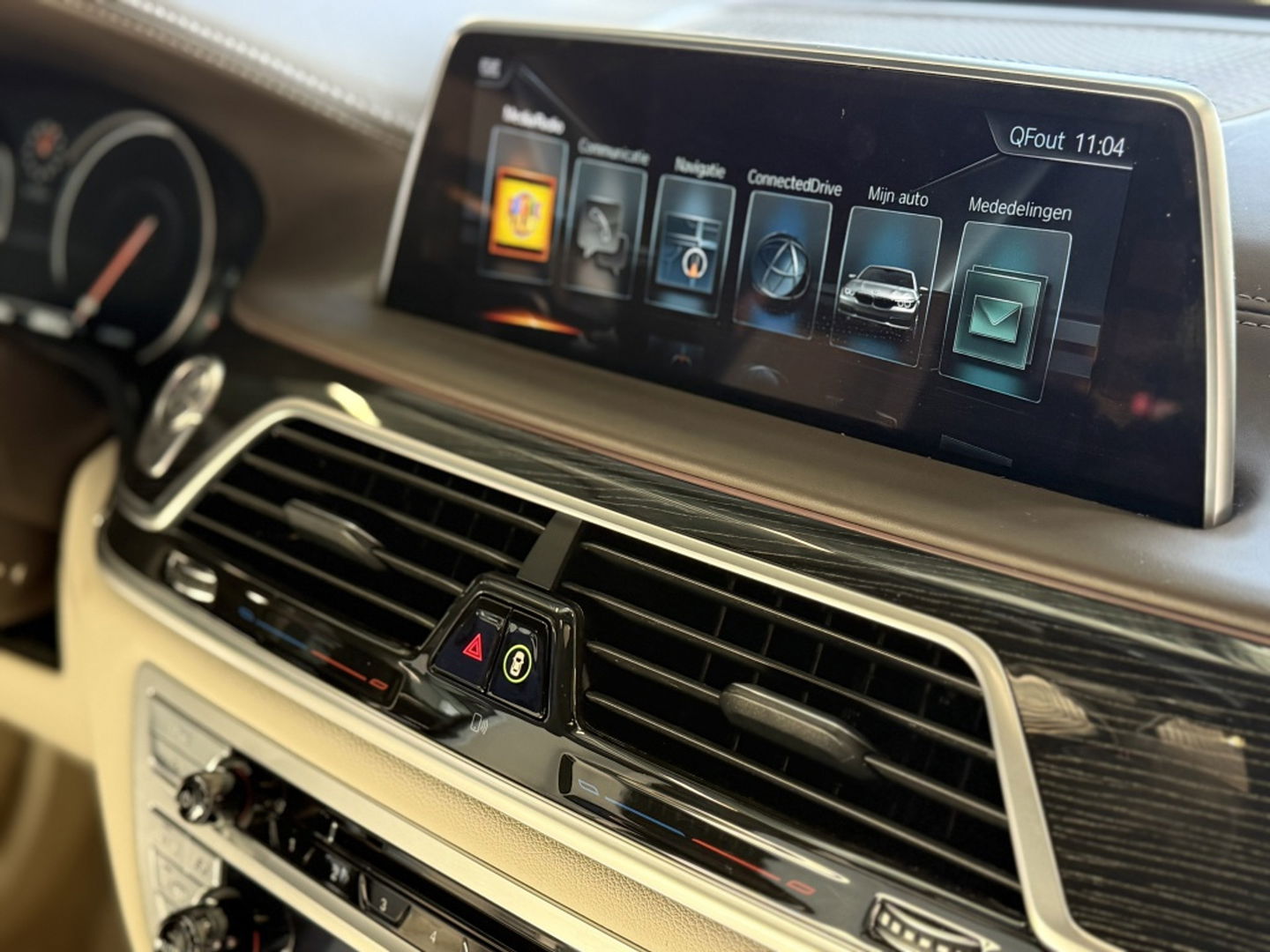 BMW 7 Serie 740i 327PK High Ex. / 360° / Massage / M Individual / Laser