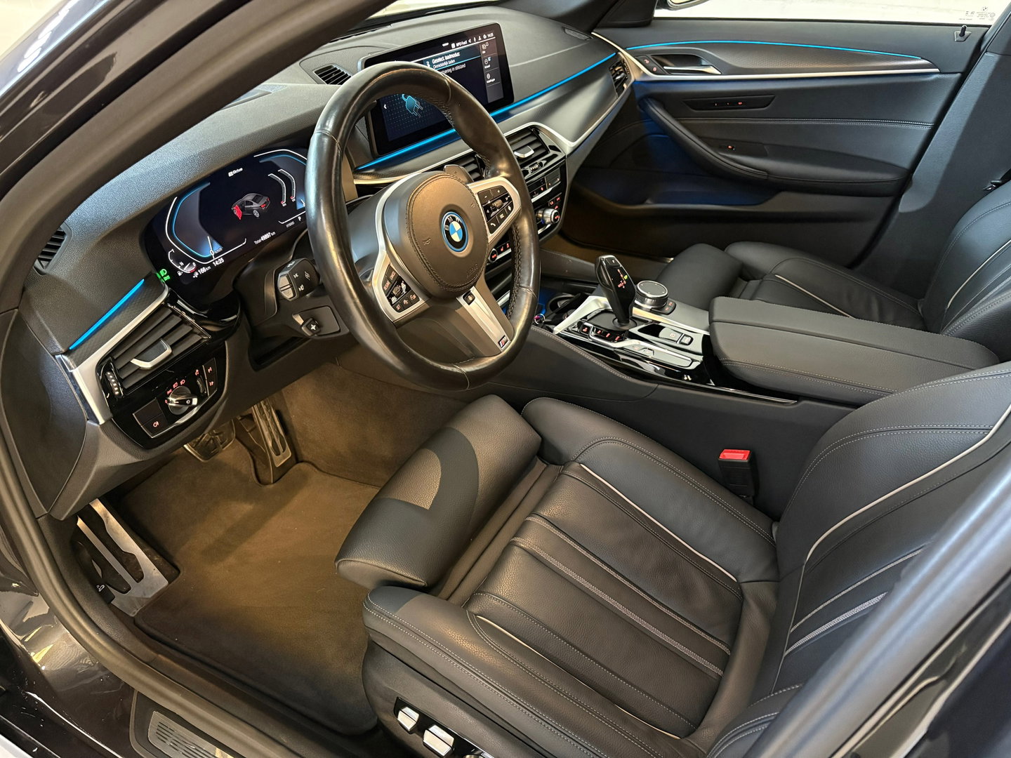 BMW 5 Serie 530e Edition Plus, M-pakket, Schuifdak, Laserlight, FULL-options