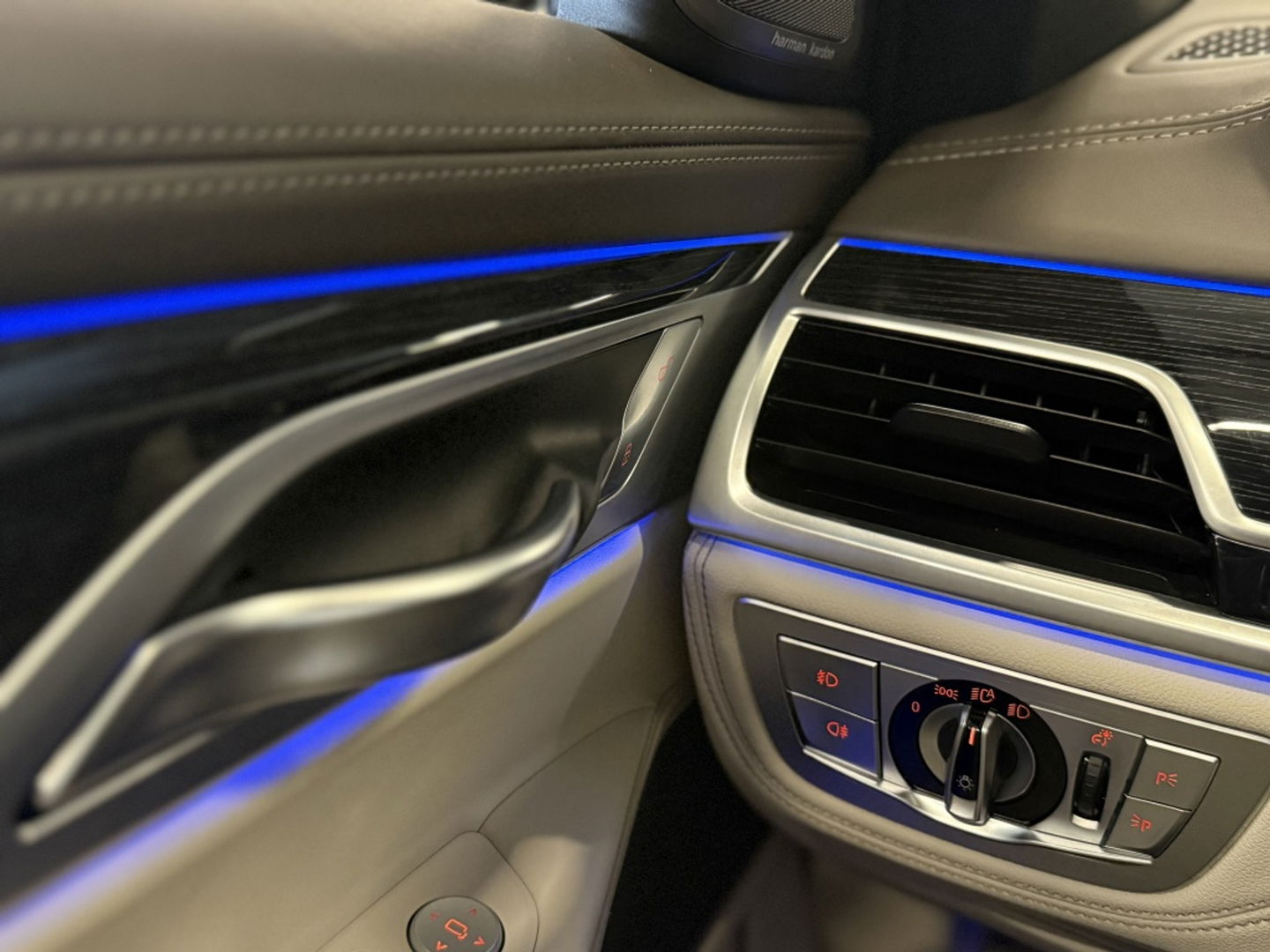 BMW 7 Serie 740i 327PK High Ex. / 360° / Massage / M Individual / Laser