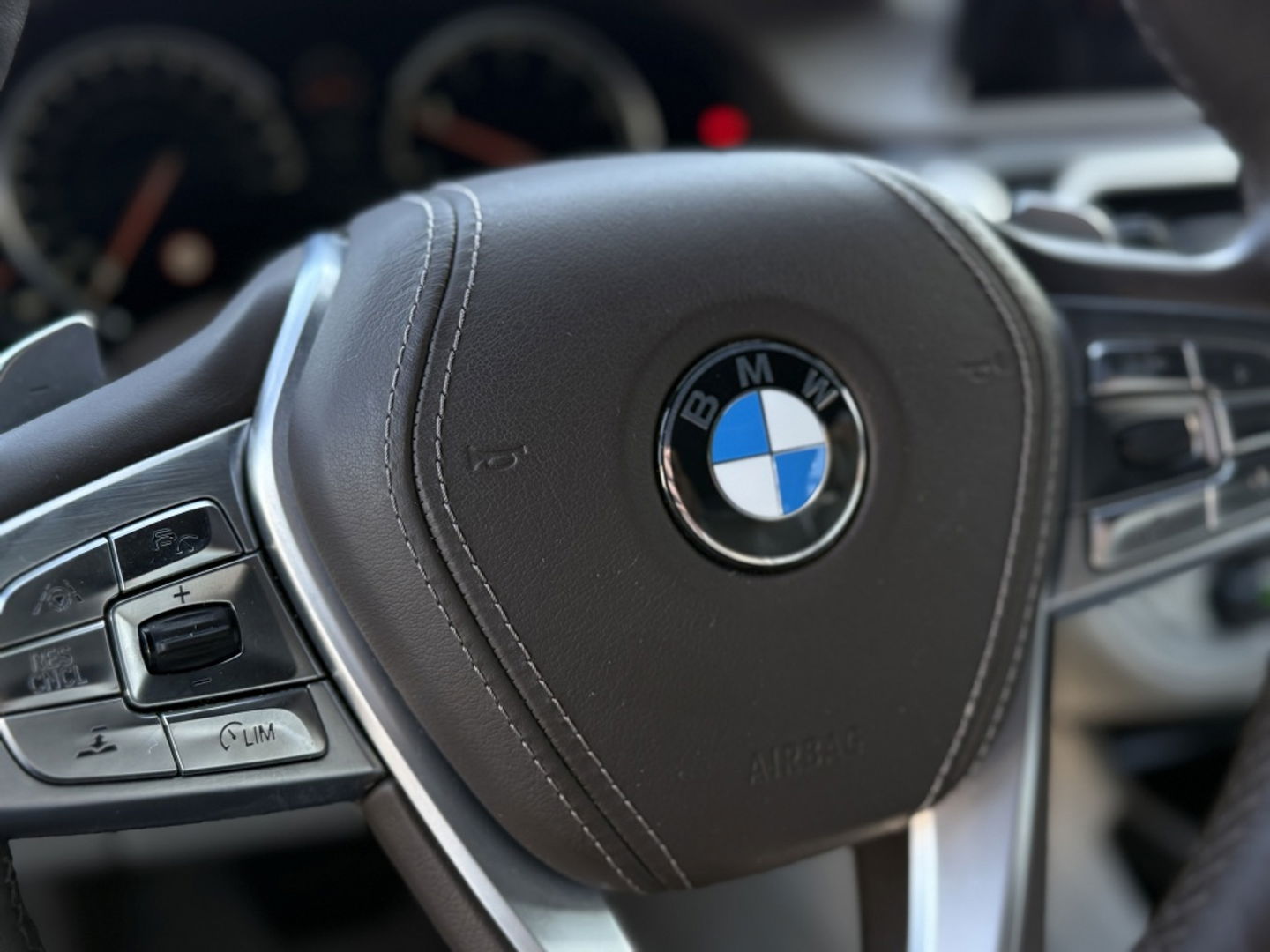 BMW 7 Serie 740i 327PK High Ex. / 360° / Massage / M Individual / Laser