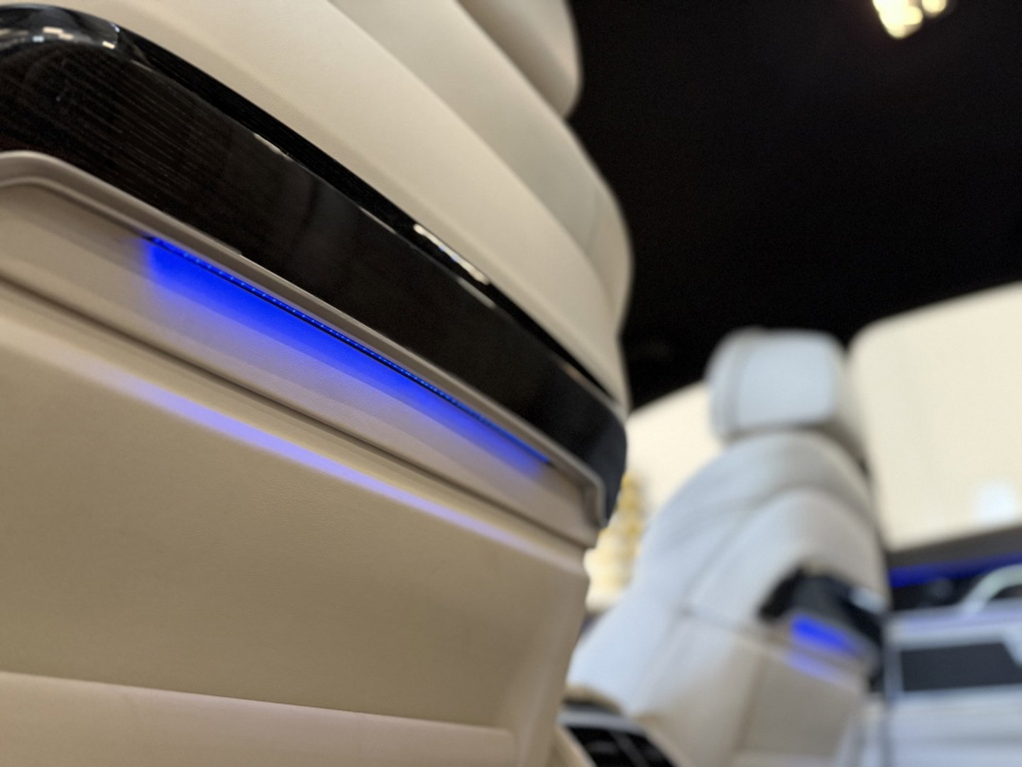 BMW 7 Serie 740i 327PK High Ex. / 360° / Massage / M Individual / Laser