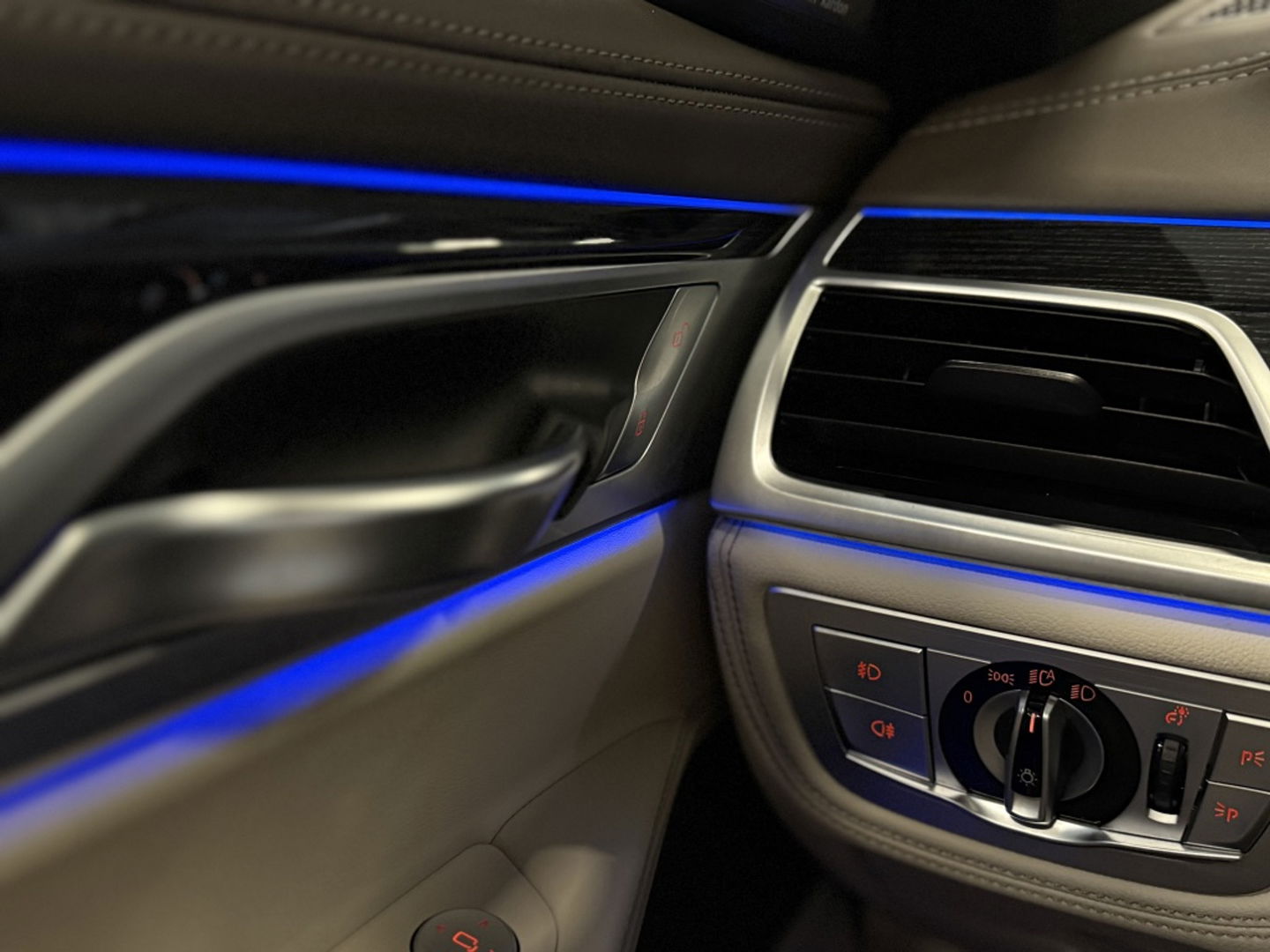 BMW 7 Serie 740i 327PK High Ex. / 360° / Massage / M Individual / Laser