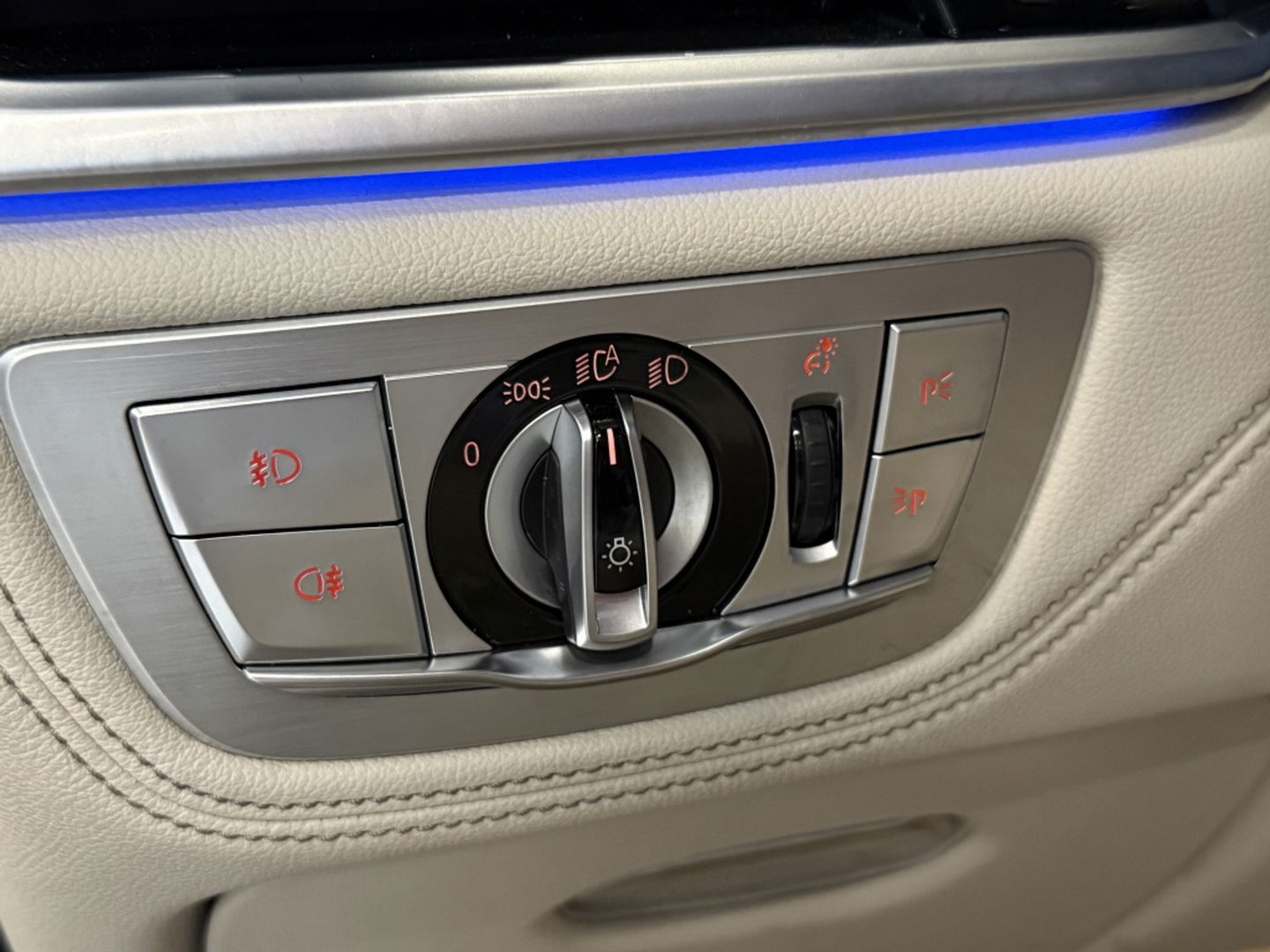 BMW 7 Serie 740i 327PK High Ex. / 360° / Massage / M Individual / Laser