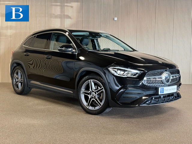 Mercedes-Benz GLA - 180 AMG STYLING-PANORAMA-WIDESCREEN-SFEERVERLICHTING-COMPLEET